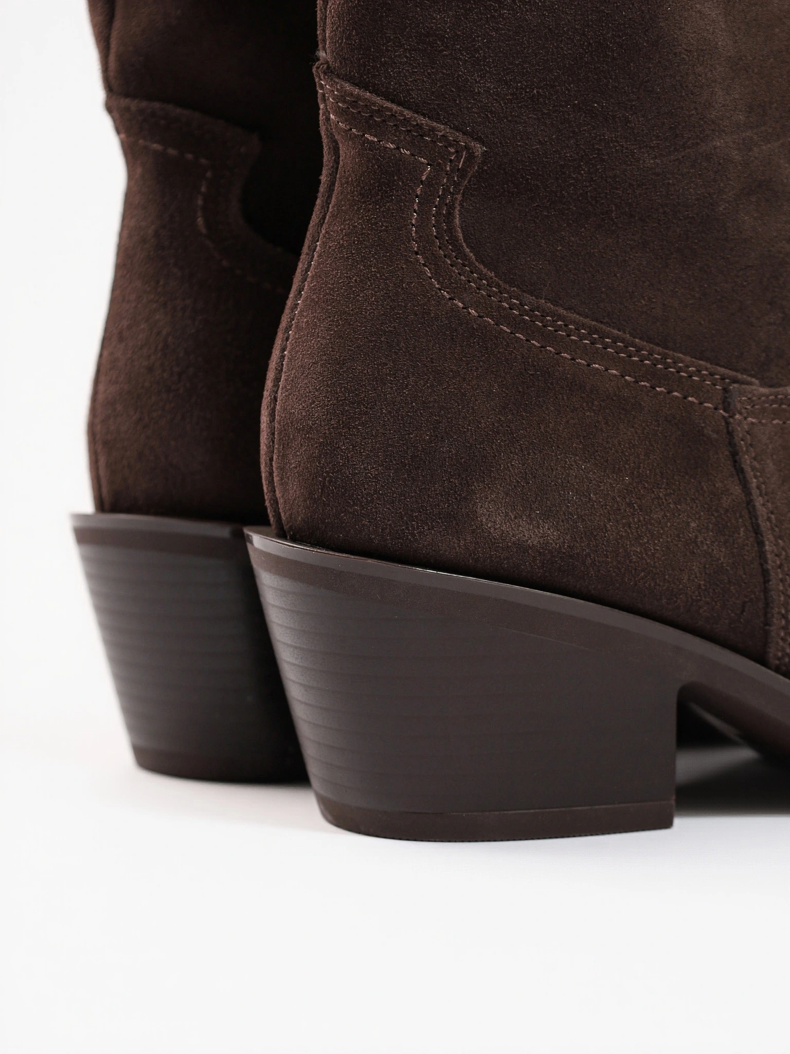 Сапоги-казаки бордового цвета из натуральной замшы